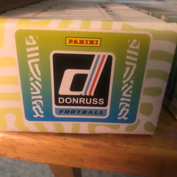 Trading cards - Picture 2 of 3